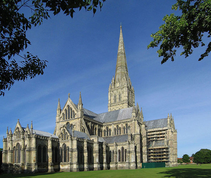 708px-Salisbury_Cathedral (700x592, 120Kb)