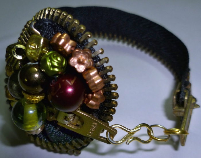 zipper bracelet (700x552, 236Kb)