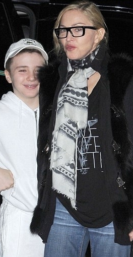 20120210-pictures-madonna-out-and-about-new-york-02 (264x510, 113Kb)