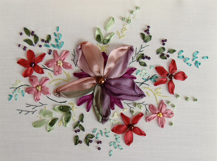 lilac_flower_ribbon_embroidery_small (700x518, 411Kb)