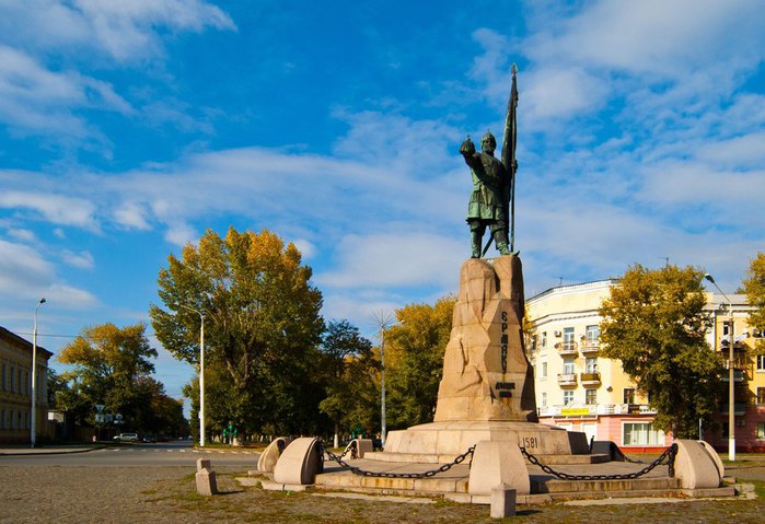 Statue_of_Yermak_in_Novocherkassk (700x479, 84Kb)