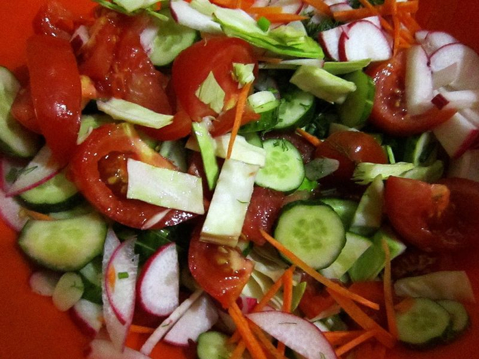 Как приготовить салат из свежих помидоров - кулинарный рецепт.