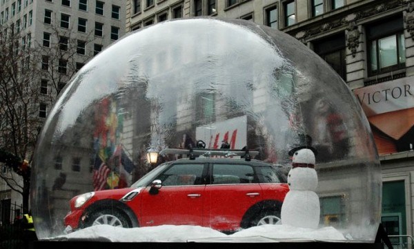 : mini-countryman-herald-square-outdoor-snow-globe-macys-boule-à-neige-voiture-car-4-600x454.jpg/2979159_00044 (600x362, 64Kb)