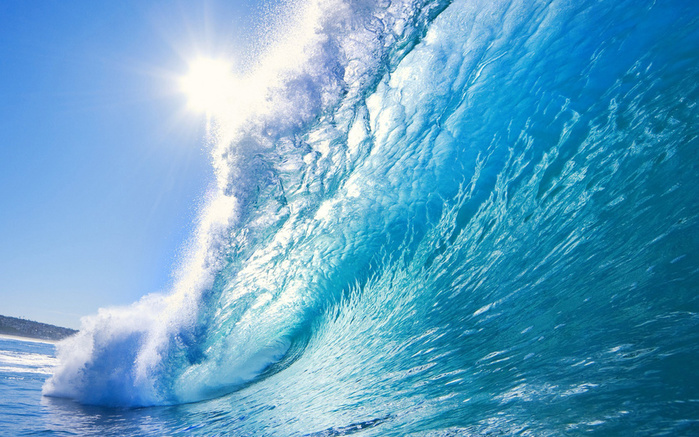 big-ocean-wave-and-shining-sun (700x437, 207Kb)