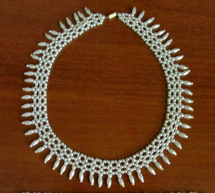 free-beading-tutorial-pearl-necklace-beadsmagic-1 (694x622, 175Kb)