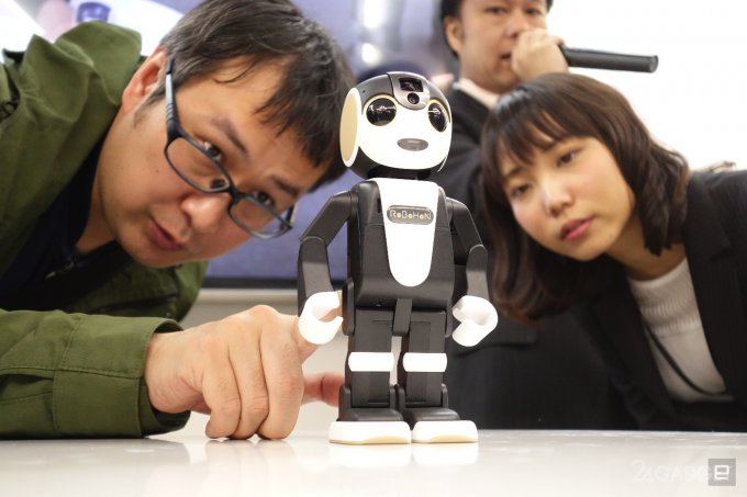 RoboHon 5 (680x453, 187Kb)