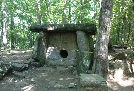 dolmen_mesto_sily_kavkaz (450x305, 71Kb)