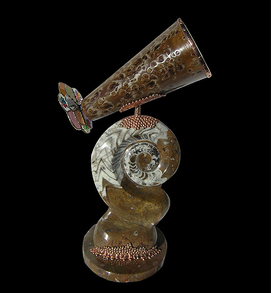 46752698_1248575552_Dark_Brown_Medium_Ceramic_Cone_on_Ammonite_Fossil_Pedestal (556x600, 67Kb)