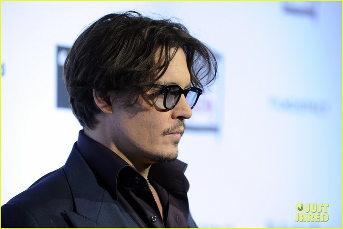 johnny-depp-rum-diary-premiere-12 (700x467, 52Kb)