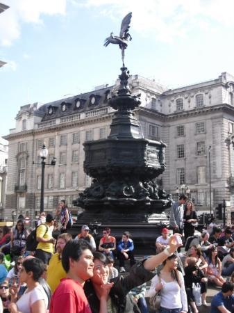 1319110319_erosatpiccadillycircus (337x450, 31Kb)