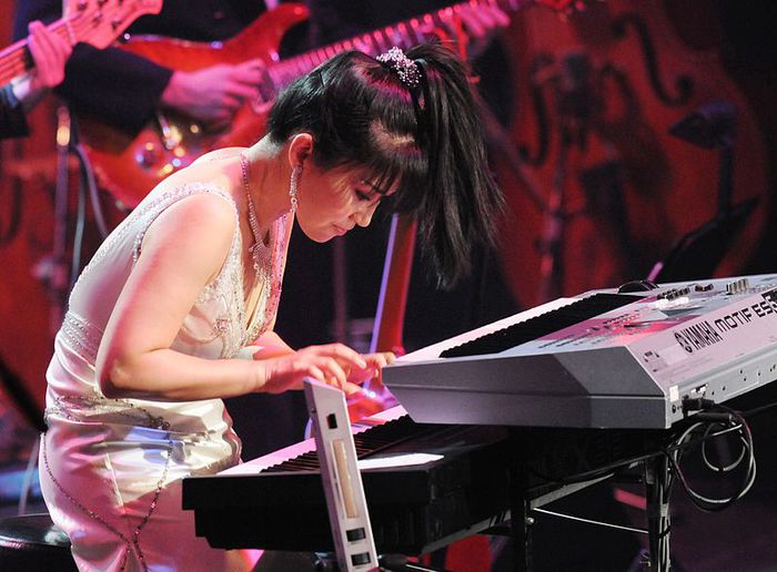 800px-Jazz_pianist_Keiko_Matsui (700x516, 66Kb)