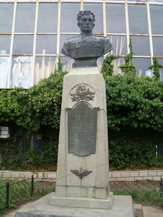 Amet_Han_bust (524x700, 168Kb)