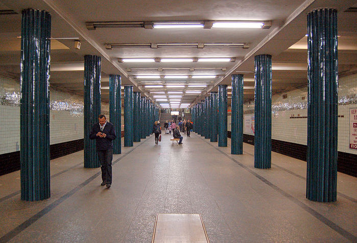 Nyvky_metro_station_Kiev_2010_01 (700x477, 95Kb)