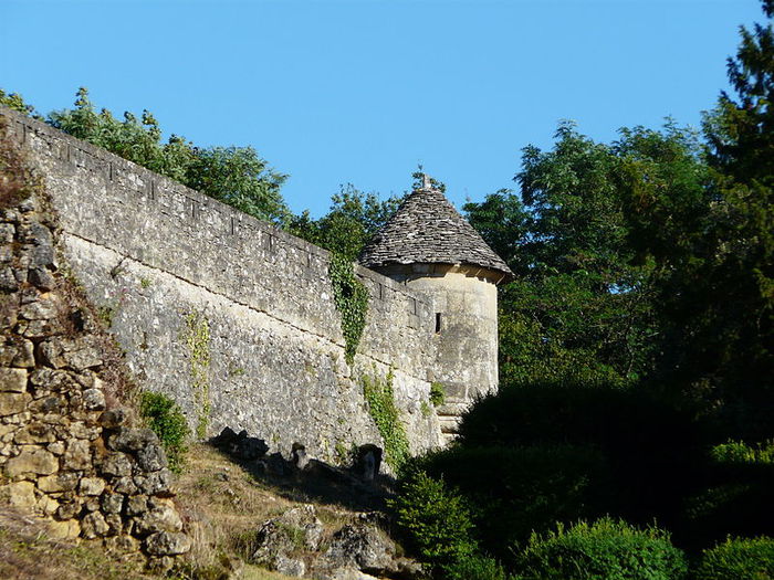 800px-Sainte-Mondane_château_Fénelon_échauguette_(3) (700x525, 107Kb)
