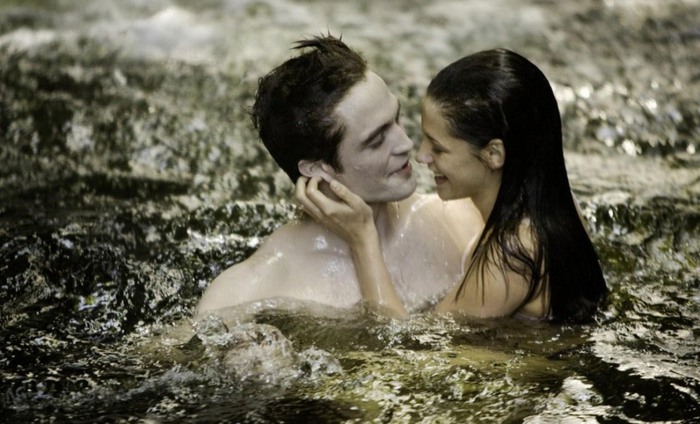Twilight-Saga_3A-Breaking-Dawn-Part-1_2C-The-1605750 (700x424, 91Kb)