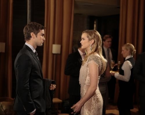 Gossip_Girl_Season_5_Episode_10_Riding_In_Town_Cars_With_Boys_8-6375-590-700-80_595 (500x397, 27Kb)