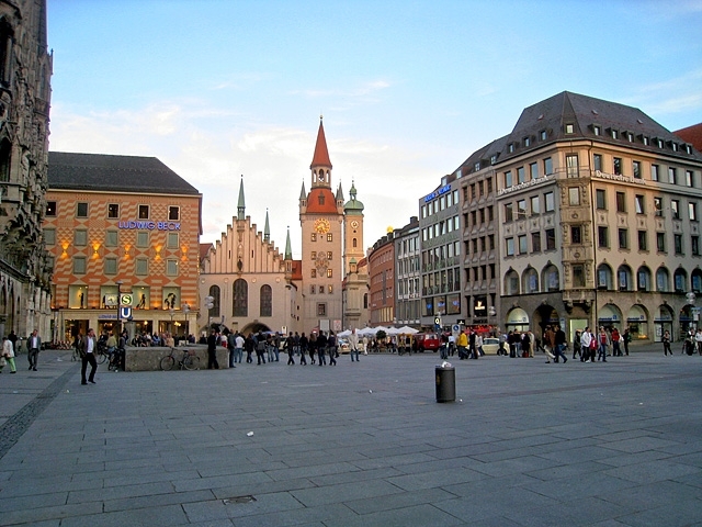 3869930_marienplatz02w_1_ (640x480, 226Kb)