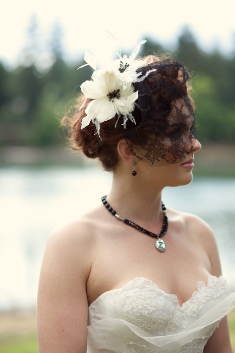 Pacific-Northwest-Inspired-Wedding-Inspiration-Black-Lace-Veil-Alternative-Bridal-Veil-Sara-Gray-Photography-22 (466x700, 246Kb)