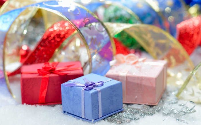5 New_Year_wallpapers_Gifts_for_the_New_Year_033048_ (700x437, 210Kb)