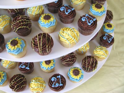 Mini+Sunflower+21st+Cupcakes (400x300, 35Kb)