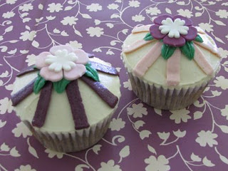 Stripes+&+Blossoms+Cupcakes (320x240, 29Kb)