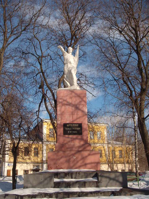Monument_to_Stepan_Khalturin (524x700, 196Kb)