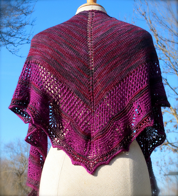 Shawl перевод. Треугольная шаль Sycamore. Бахус треугольная шаль.