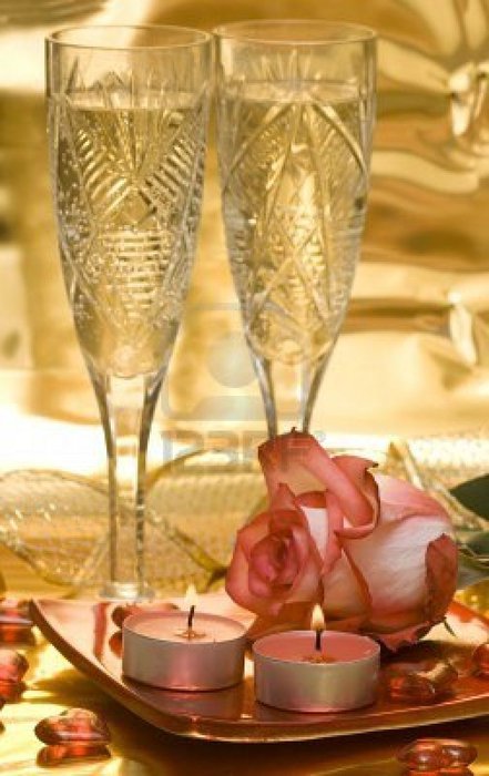 2737642-celebration-table-rose-and-glasses-with-champagne (441x700, 60Kb)