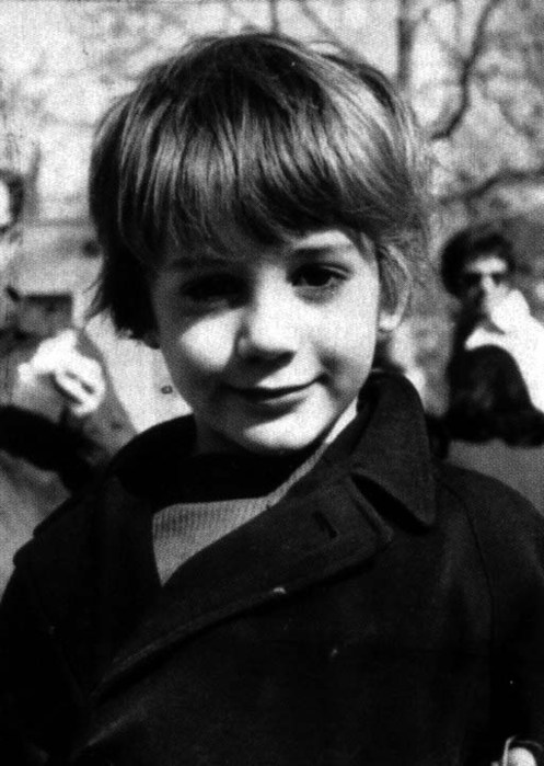 1912876_young_robert_downey_14 (497x700, 70Kb)