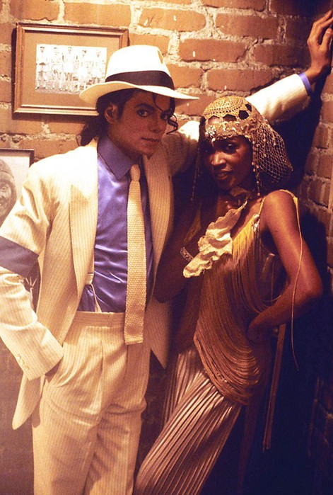 Photos-le-Roi-de-la-Pop-en-1988_portrait_w674 (471x700, 107Kb)