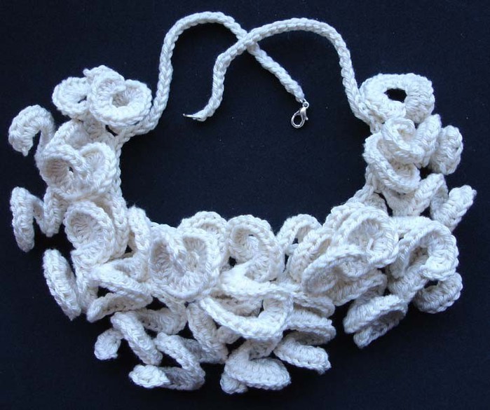cream%20curly%20necklace (700x585, 98Kb)