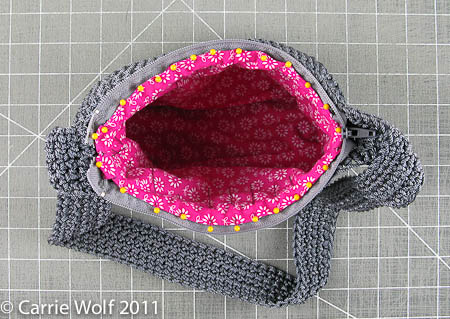 _Carrie-Wolf-how-to-insert-zipper-line-lining-crochet-purse-tutorial-modernneedlepoint-9263 (450x319, 102Kb)