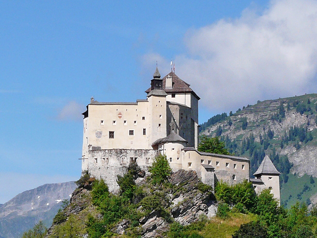 Замок Тарасп Швейцария