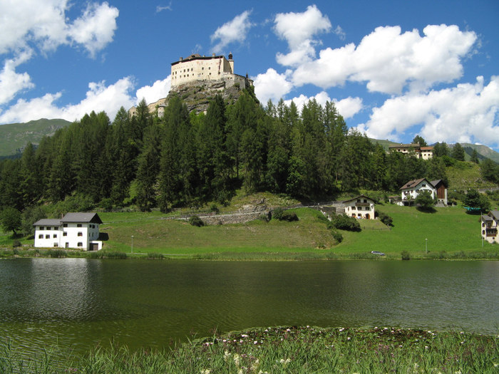 Замок Тарасп Швейцария