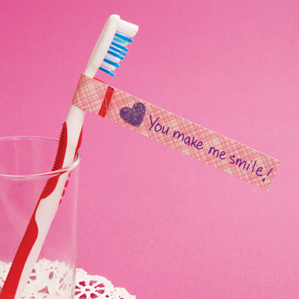 brush-up-on-love-valentines-day-craft-photo-420-FF0211VALENA03 (420x420, 30Kb)