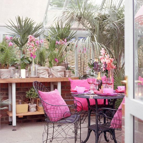 pink-and-black-color-How-to-Choose-Furniture-Porch-for-Dining-and-Relaxing[1] (550x550, 153Kb)