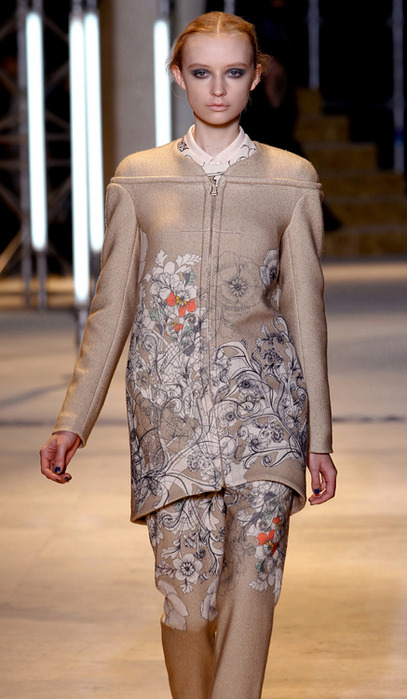 Cacharel Fall Winter 2011-12 (407x700, 96Kb)