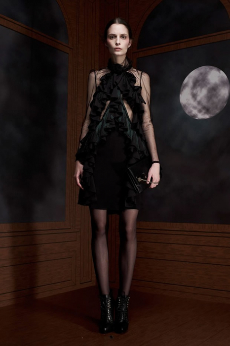 1328357377_inspired_by_freud_collection_of_viktor_rolf_fall_2012_29 (466x700, 211Kb)