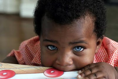 2753866_black_baby_with_blue_eyes_3 (400x269, 16Kb)