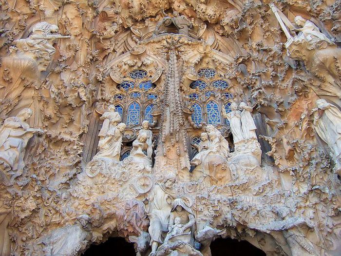 23sagrada_familia_portal_detail (700x525, 133Kb)