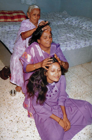indian-head-massage-3 (300x456, 36Kb)