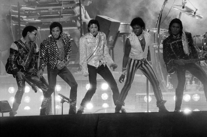 Mikey-michael-jackson-15013261-900-598 (700x465, 59Kb)