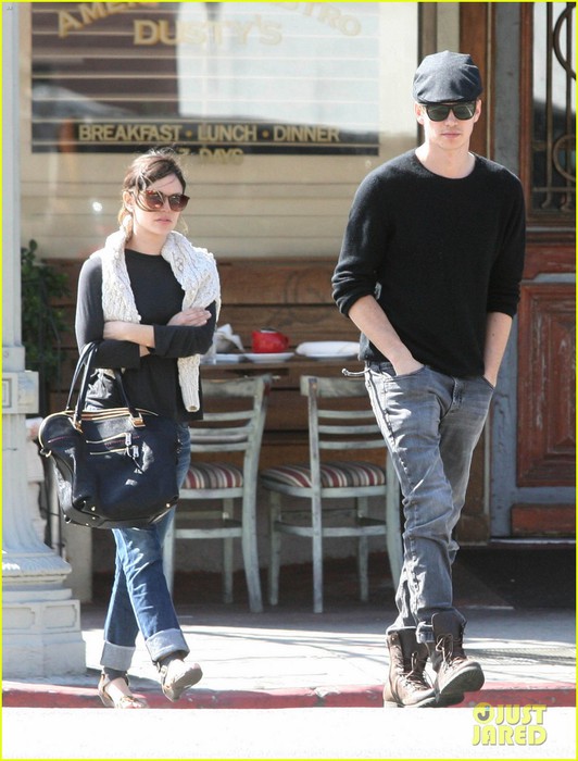 rachel-bilson-hayden-christensen-lunch-la-04 (532x700, 94Kb)