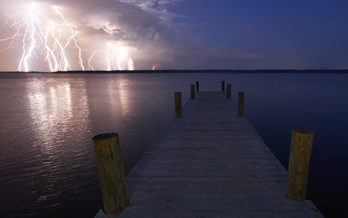 mason-neck-dock-lightning-m (700x437, 224Kb)