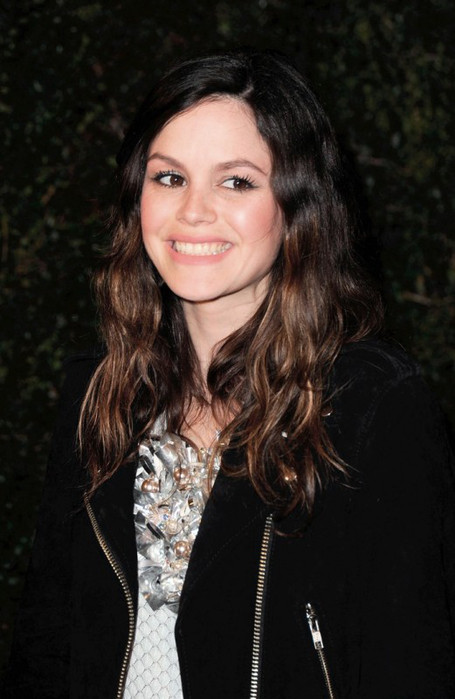 rachel-bilson-elizabeth-olsen-chanel-pre-oscar-dinner-02 (455x700, 78Kb)