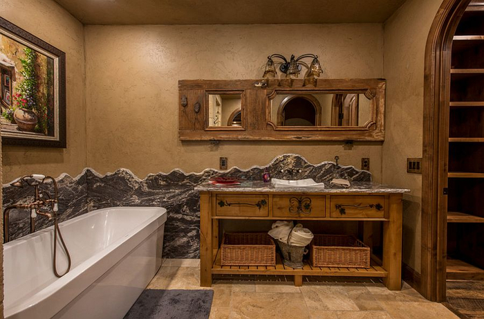 Plastered-walls-bring-rustic-magic-to-the-charming-bathroom (700x461, 330Kb)