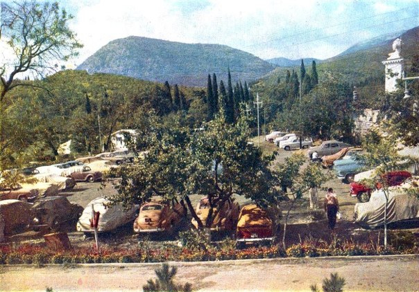 здр Автопансионат в Алуште (1960 г.). 24 Победы греются под палящими лучами крымского солнца3U (604x422, 348Kb)