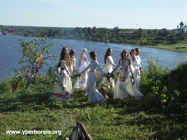 Песня на купалу хоровод. Славянский хоровод. Девичий хоровод. Свадьба в стиле Ивана Купала. Славяне хоровод.