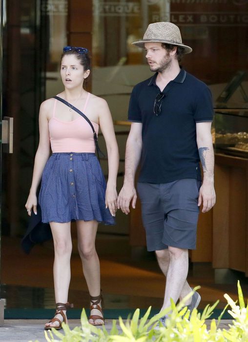 anna-kendrick-out-shopping-in-hawaii-july-2015_3 (508x700, 49Kb)