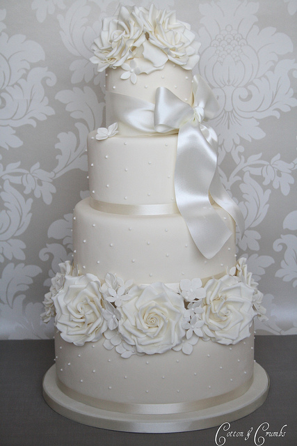 Ivory-roses-wedding-cake (427x640, 118Kb)